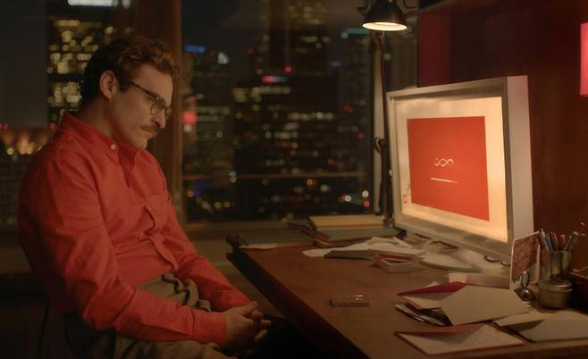 영화 ‘그녀(Her)’ 스틸 컷. 기자는 저렇게 생기지 않았다.