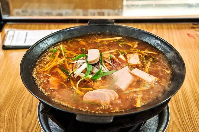 22d8220bbd56676089a909a866108a51e7bf64ff_20250504_102421_166.jpg 송탄식 부대찌개 vs 의정부식 부대찌개