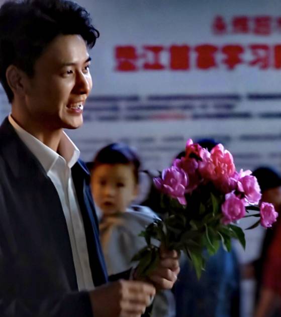 갑작스레 더워진 날씨 탓에 예년보다 일찍 모란이 피어서 썩힐 위기에 놓였는데, 한 청년 공무원이 기지를 발휘해 8만 송이를 완판시켰다. 모란꽃 완판의 주인공 쉬창. 틱톡