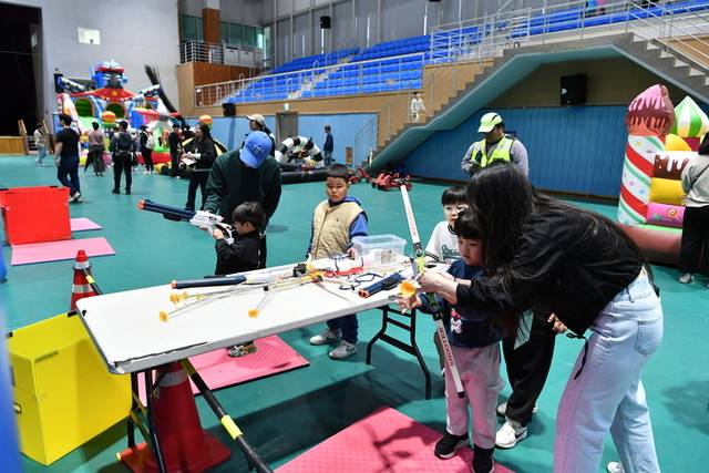 ▲ 횡성군은 지난 3일 실내체육관에서 어린이날 행사를 개최했다.