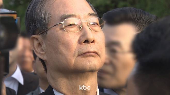 ▲ 지난 2일 오후 광주 북구 국립5·18민주묘지를 찾은 한덕수 대선 예비후보