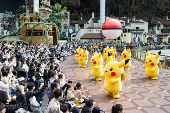 Lotte World in Jamsil, southern Seoul, is continuing its spring festival, “Pokemon World Adventure,” through May 25. [LOTTE WORLD]