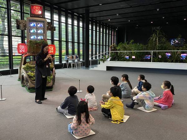 백남준아트센터에서 진행하는 ‘이야기가 숨쉬는 NJP’. 경기문화재단 제공