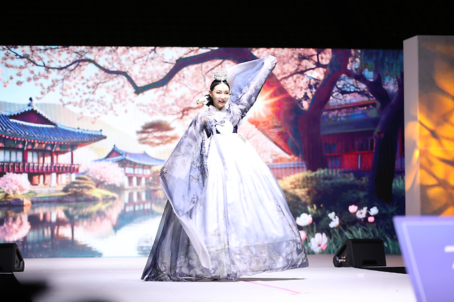 ‘한복모델선발대회 인코리아’ 대회는 5월24일 서울 MBN 삼송미디어센터를 시작으로 수원, 부산, 대전, 대구, 광주 등 전국 주요 도시를 돌며 8차례 지역별 예선을 거친 후 9월 전주에서 최종 본선을 치른다.