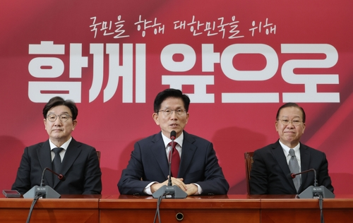 김문수 국민의힘 대선 후보가 4일 국회에서 열린 당 선거대책위원회 회의에서 발언하고 있다. [사진 출처 = 연합뉴스]