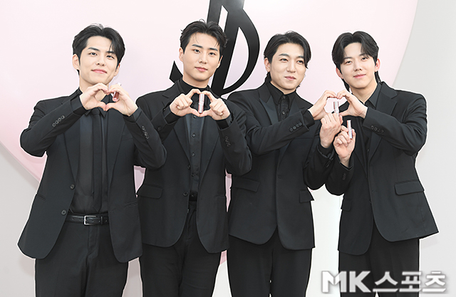 데이식스(DAY6) 측이 악천후 속 자카르타 공연이 지연된 것에 대해 사과했다. / 사진 = 천정환 기자