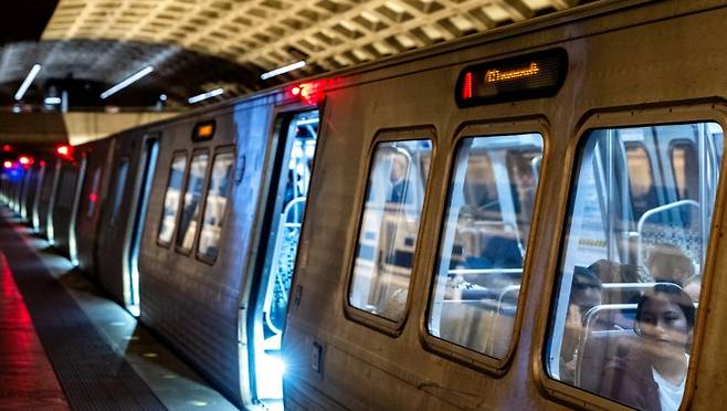 미국 워싱턴DC 지하철 역에 정차된 열차 /사진=블룸버그
