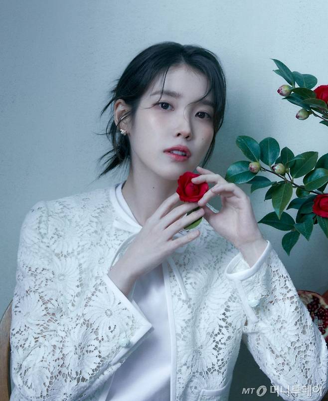 넷플릭스 오리지널 시리즈 '폭싹 속았수다'의 주연배우 아이유가 2일 진행된 라운드 인터뷰를 위해 포즈를 취하고 있다. /사진제공=넷플릭스 2025.04.02 /사진=이동훈 photoguy@