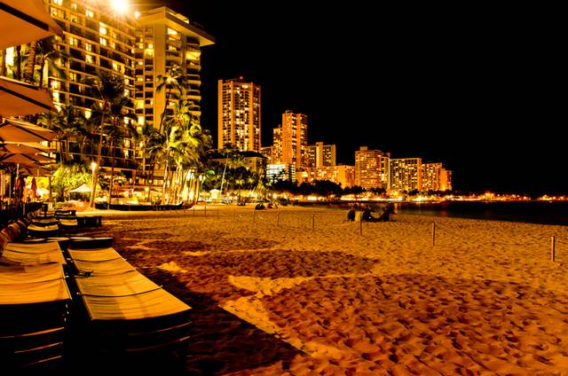 하와이 와이키키 해변의 호텔 야경. 게티이미지뱅크