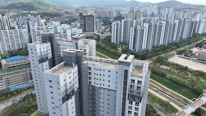 3기 신도시 하남교산지구와 맞닿아있는 신장동의 준신축 아파트들. [윤병찬PD]