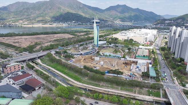 하남시 교산신도시에서 차량 10분 내 도착 가능한 신장동 일대 모습. 녹색 유니온파크 뒤로 하남 스타필드와 신세계백화점이 보인다. [윤병찬PD]