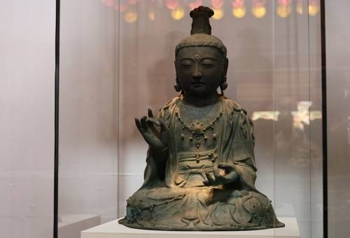 10일 일본으로 돌아가는 고려금동관세음보살좌상. 사진=연합뉴스