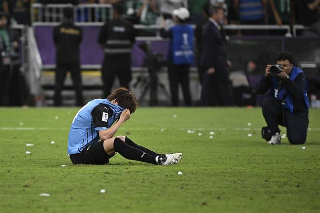 가와사키 선수가 4일 아시아챔피언스리그 결승에서 패한 뒤 괴로워하고 있다. AP