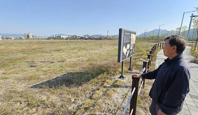 유적 전시관 부지 '허허벌판' [촬영 이재현]