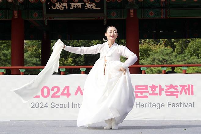 2024년 무형문화축제 이수자 및 전승공동체 공연 '살풀이춤' [서울시 제공. 재판매 및 DB 금지]