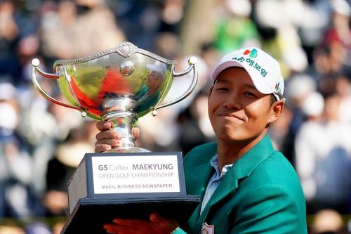 우승 트로피를 든 문도엽 [GS칼텍스 매경오픈 조직위원회 제공. 재판매 및 DB 금지]