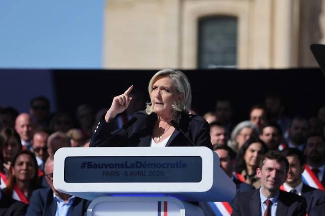 프랑스 극우 정치인 마린 르펜