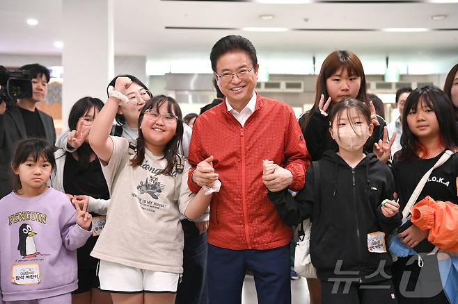 이철우 경북지사는 5일 제103회 어린이날을 맞아 도청 동락관과 새마을광장에서 ‘어린이날 기념식’과 ‘어린이날 큰잔치’를 개최했다. ⓒ News1 김대벽기자