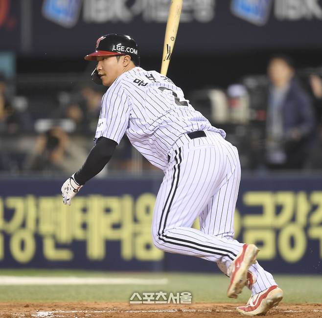 LG 문보경이 16일 잠실구장에서 열린 2025 KBO리그 삼성과 경기 3회말 2사1,2루 1타점 좌전안타를 치고 있다. 잠실 | 최승섭기자 thunder@sportsseoul.com