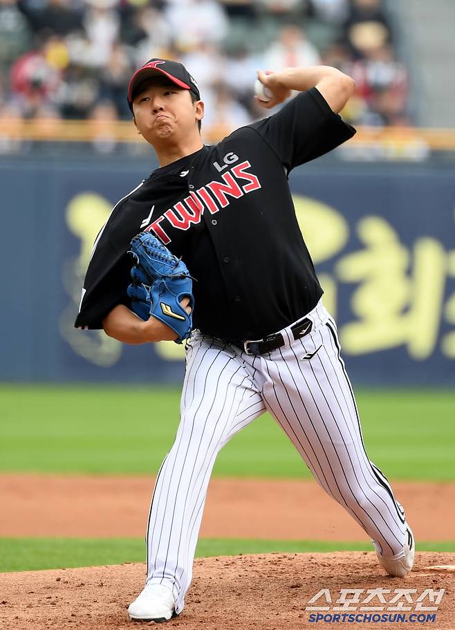 5일 잠실구장에서 열린 두산 베어스와 LG 트윈스의 경기. LG 송승기가 역투하고 있다. 잠실=박재만 기자 pjm@sportschosun.com/2025.05.05/