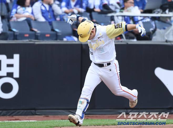5일 대전 한화생명볼파크에서 열린 삼성-한화전. 1회말 2사 문현빈이 솔로포를 친 후 세리머니를 펼치고 있다. 대전=정재근 기자 cjg@sportschosun.com/2025..5.5/