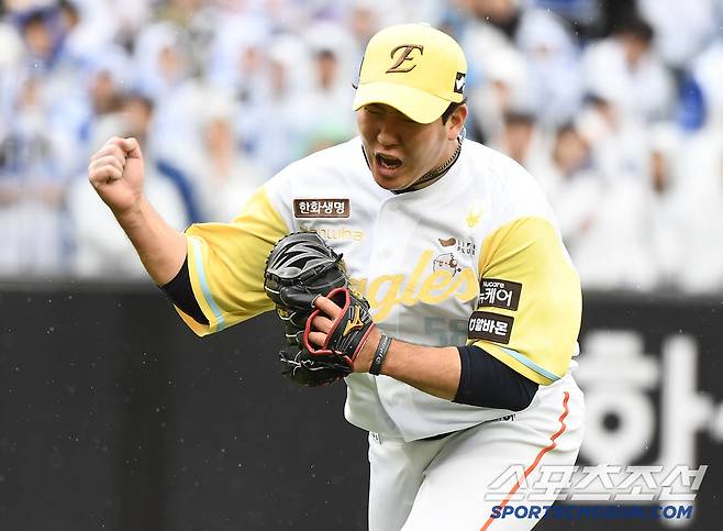 5일 대전 한화생명볼파크에서 열린 삼성-한화전. 2-1로 앞선 8회 등판한 박상원이 무실점으로 이닝을 마친 후 환호하고 있다. 대전=정재근 기자 cjg@sportschosun.com/2025..5.5/