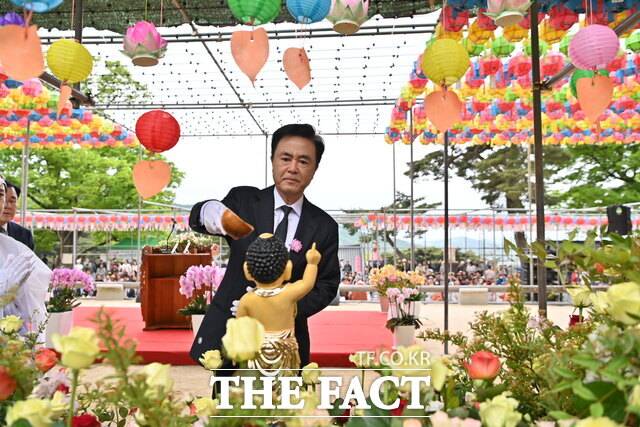 김태흠 충남도지사가 5일 불기 2569년 석가탄신일을 맞아 예산 수덕사를 찾았다. /충남도