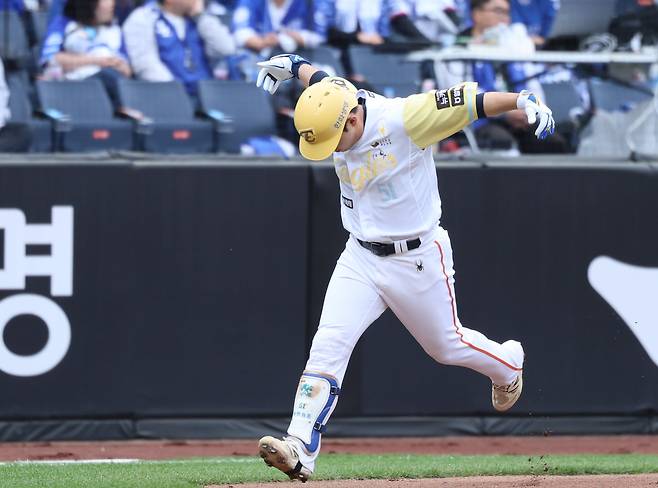 5일 대전 한화생명볼파크에서 열린 삼성-한화전. 1회말 2사 문현빈이 솔로홈런을 친 후 세리머니를 펼치고 있다. /정재근 스포츠조선 기자