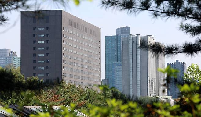 서울 서초구 서울중앙지검(왼쪽)과 서울중앙지법의 모습./연합뉴스