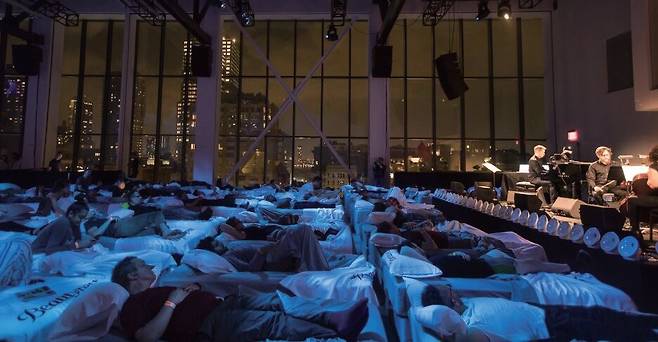 음악을 들으면서 숙면을 청하는‘Sleep’ 콘서트의 한 장면/ Sleep Concerts