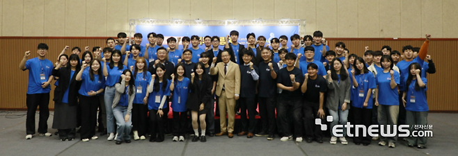 가천대가 최근 대학 비전타워 실내체육관 및 광장에서 '제6회 가천멘토와 함께하는 직무박람회'를 개최하고 기념 촬영했다.