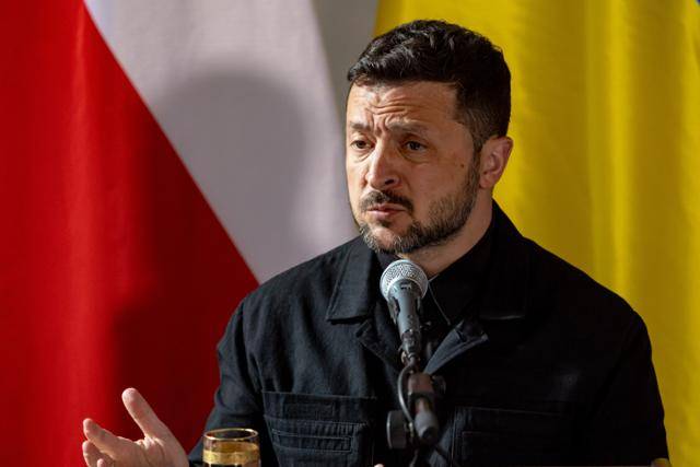 볼로미디르 젤렌스키 우크라이나 대통령이 4일 체코 프라하에서 발언하고 있다. 프라하=EPA 연합뉴스