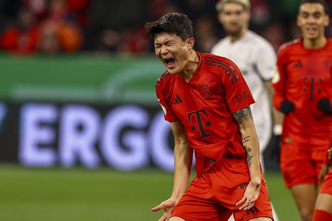 <yonhap photo-2393=""> epa11755432 Min-jae Kim of Munich reacts reacts during the German DFB Cup round of sixteen soccer match between Bayern Munich and Bayer Leverkusen in Munich, Germany, 03 December 2024. EPA/ANNA SZILAGYI CONDITIONS - ATTENTION: The DFB regulations prohibit any use of photographs as image sequences and/or quasi-video./2024-12-04 06:35:49/ <저작권자 ⓒ 1980-2024 ㈜연합뉴스. 무단 전재 재배포 금지, AI 학습 및 활용 금지></yonhap>