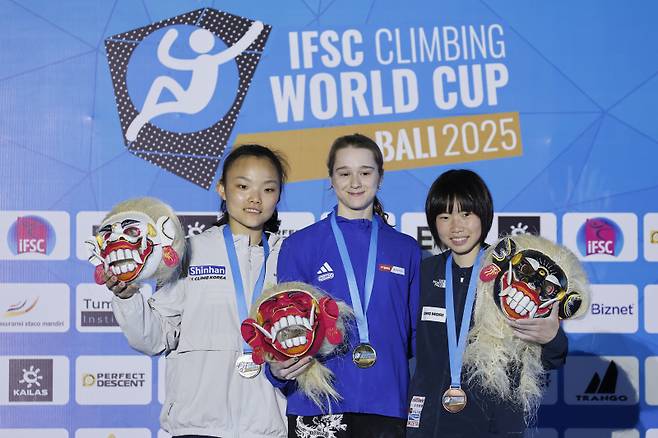 <yonhap photo-0478=""> epa12073218 (L-R) Silver medalist Chaehyun Seo of South Korea, Gold medalist Erin McNeice of Britain and Bronze medalist Ai Mori of Japan during award ceremony of the Women?s Lead of the IFSC Climbing World Cup Bali 2025 in Nusadua, Bali, Indonesia, 04 May 2025. EPA/MADE NAGI/2025-05-05 01:49:19/ <저작권자 ⓒ 1980-2025 ㈜연합뉴스. 무단 전재 재배포 금지, AI 학습 및 활용 금지></yonhap>