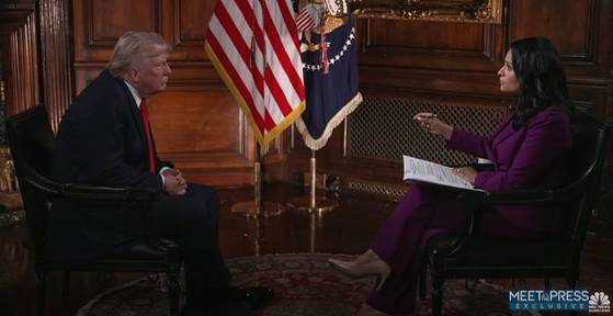 도널드 트럼프 미국 대통령(왼쪽)이 4일(현지시간) 방영된 미 NBC 프로그램 ‘미트 더 프레스(Meet The Press)’에서 진행자 크리스틴 웰커와 인터뷰를 하고 있다. 사진 NBC 홈페이지 캡처