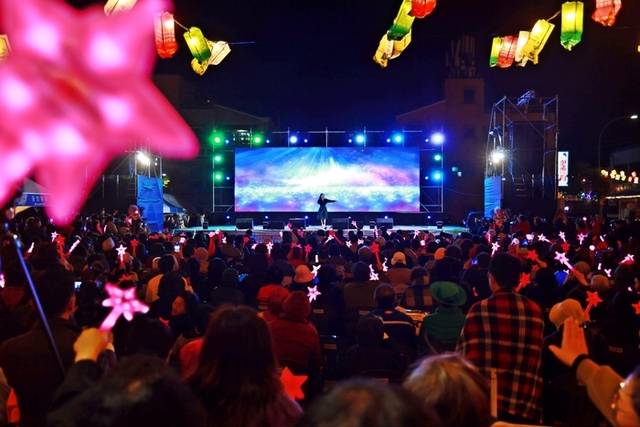 ▲ 지난 2일부터 4일까지 광산 역사의 중심지 장성 탄탄마당에서 열린 ‘2025년 태백 천상의 산나물 축제’가 송가인·나태주·박군 등 유명 트롯 가수들의 총출동한 가운데 고원지역 산나물의 맛과 우수성을 알리며 성황리에 막을 내렸다. 2025년 태백 천상의 산나물 축제 모습.