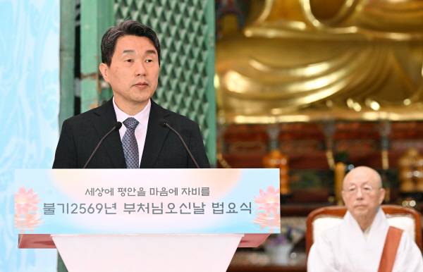 이주호 대통령 권한대행 부총리 겸 교육부 장관이 5일 서울 종로구 조계사에서 열린 불기 2569년 부처님오신날 봉축법요식에서 축사를 하고 있다. 연합뉴스