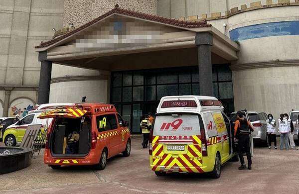 5일 오전 전남 완도군 완도읍 한 리조트에서 119구급대가 환자 이송을 준비하고 있다. 연합뉴스