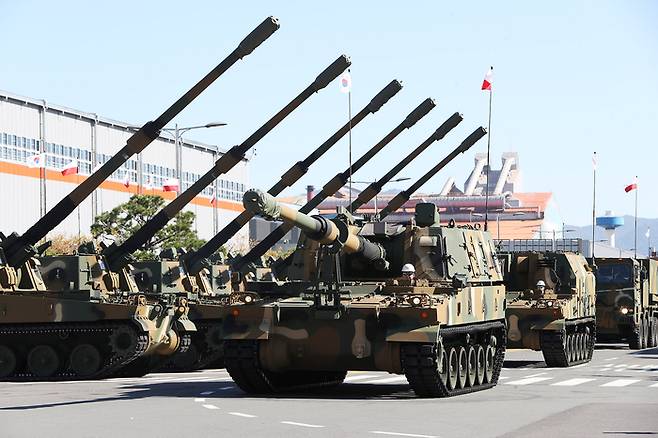 유럽과 중동 지정학 질서를 뒤엎고 있는 트럼프 2기의 불확실성이 대서양 국가들의 자강 움직임과 맞물려 K-방산 성정에 호기로 기대되고 있다.