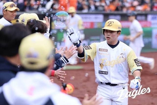 5일 대전 삼성전에서 홈런을 친 문현빈. 사진=한화 제공