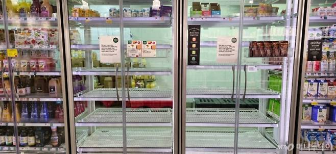 지난 2월 달걀 파동 당시 미국 뉴저지주 유통매장 홀푸드의 달걀 판매대가 텅 비어 있다. /사진=심재현 특파원