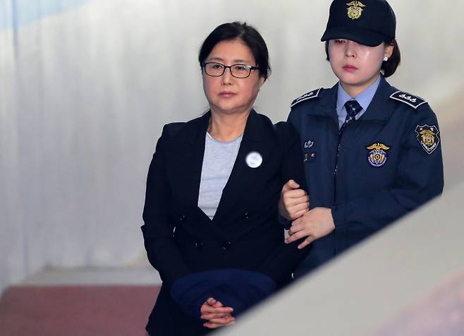 최서원(개명 전 최순실) 씨가 지난 3월 형집행정지로 석방돼 병원 치료를 받은 사실이 뒤늦게 알려졌다./사진=뉴스1