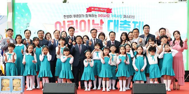 [대전=뉴시스]제103회 어린이날 기념 행사가 5일 대전시어린이회관에서  이장우 시장 등이 참석한 가운데 있었다. (사진=대전시 제공) 2025. 05. 05 photo@newsis.com *재판매 및 DB 금지