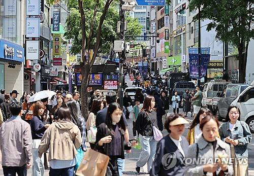 '한중일 황금연휴' 명동 거리 [연합뉴스 자룟진]