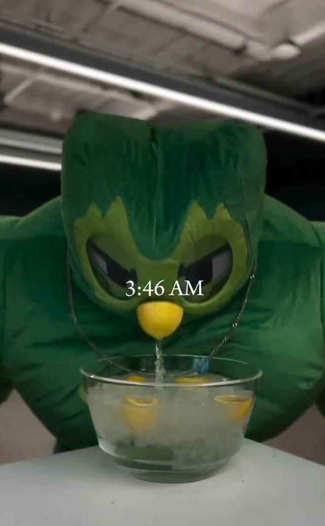 '극한 미라클 모닝' 패러디 [출처= 듀오링고 인스타그램 캡처]