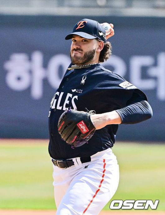 [OSEN=수원, 박준형 기자] 1회말 한화 선발투수 폰세가 역투하고 있다. 2025.03.22 / soul1014@osen.co.kr