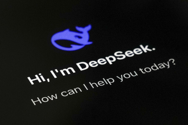 중국 인공지능(AI) 스타트업인 딥시크 앱의 스마트폰 페이지. AP연합뉴스