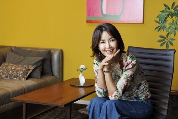 배우 신애라는 “앞으로도 지금처럼 더불어 사는 삶에 의미를 두고 다함께 행복한 사회를 만드는 데 보탬이 되고 싶다”고 소망을 밝혔다. 조영철 기자