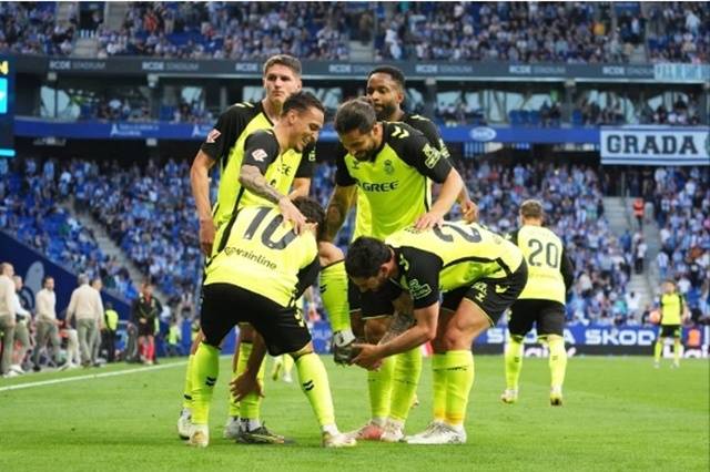 기뻐하는 레알 베티스 선수단.  /사진=레알 베티스 SNS[