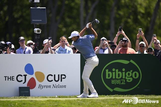 드라이버 티샷을 하는 셰플러. /AFPBBNews=뉴스1